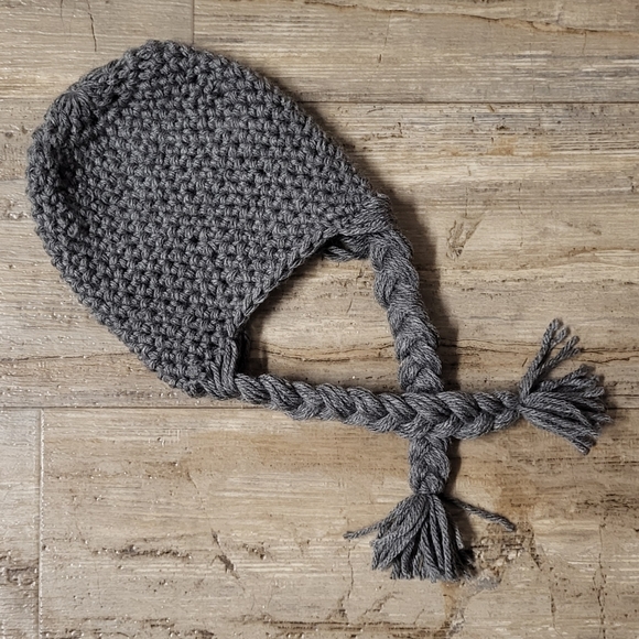 Grey hat with braids, preemie baby size, preemie photography 📸 - Picture 1 of 1